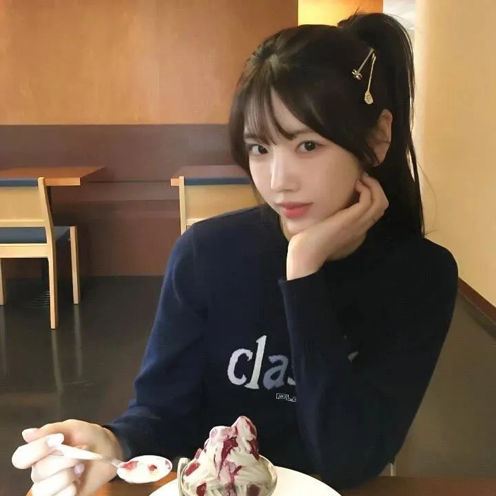 踉跄的女孩